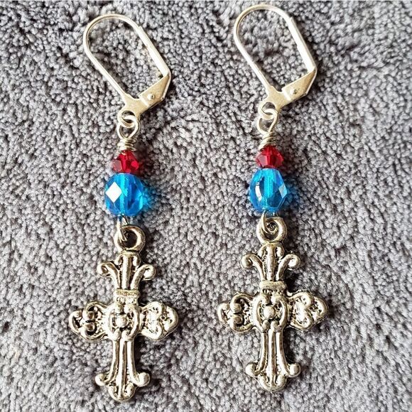Pretty Dangle Silver Cross Pierced Earrings - Picture 1 of 3